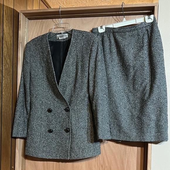 EUC vintage Christian Dior suit 10